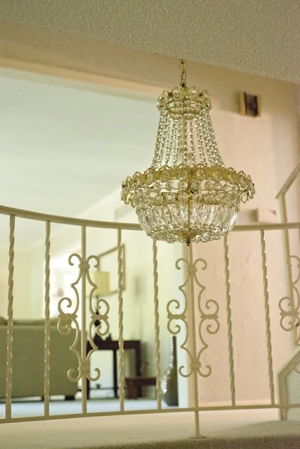 Before: Ugly Gold Chandlier / How to Update a Chandelier ... click now to find out how!