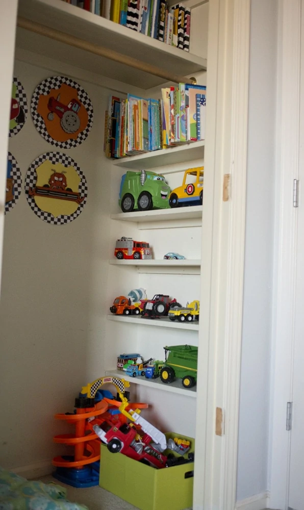 Car_and_book_storage