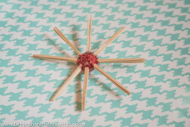 DIY Stick and Wire Christmas Ornament DIY Christmas Crafting-5