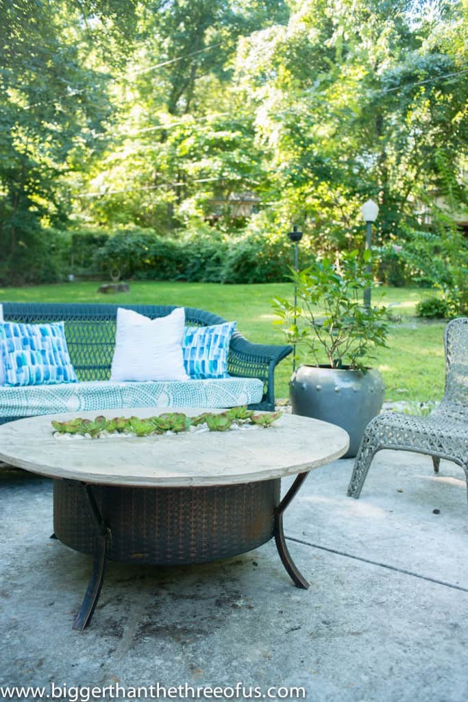 Transform that Fire Pit to an adorable coffee table when it's not in use. Follow this tutorial to make one for yourself!