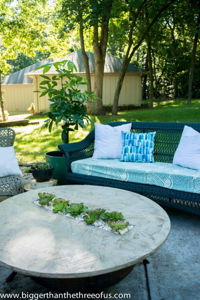 Transform that Fire Pit to an adorable coffee table when it's not in use. Follow this tutorial to make one for yourself!