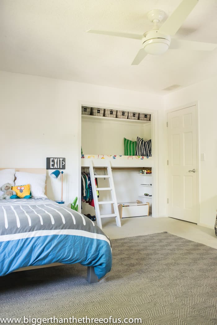 Want a room that can grown with your kids? Check out this modern and bright boys room.