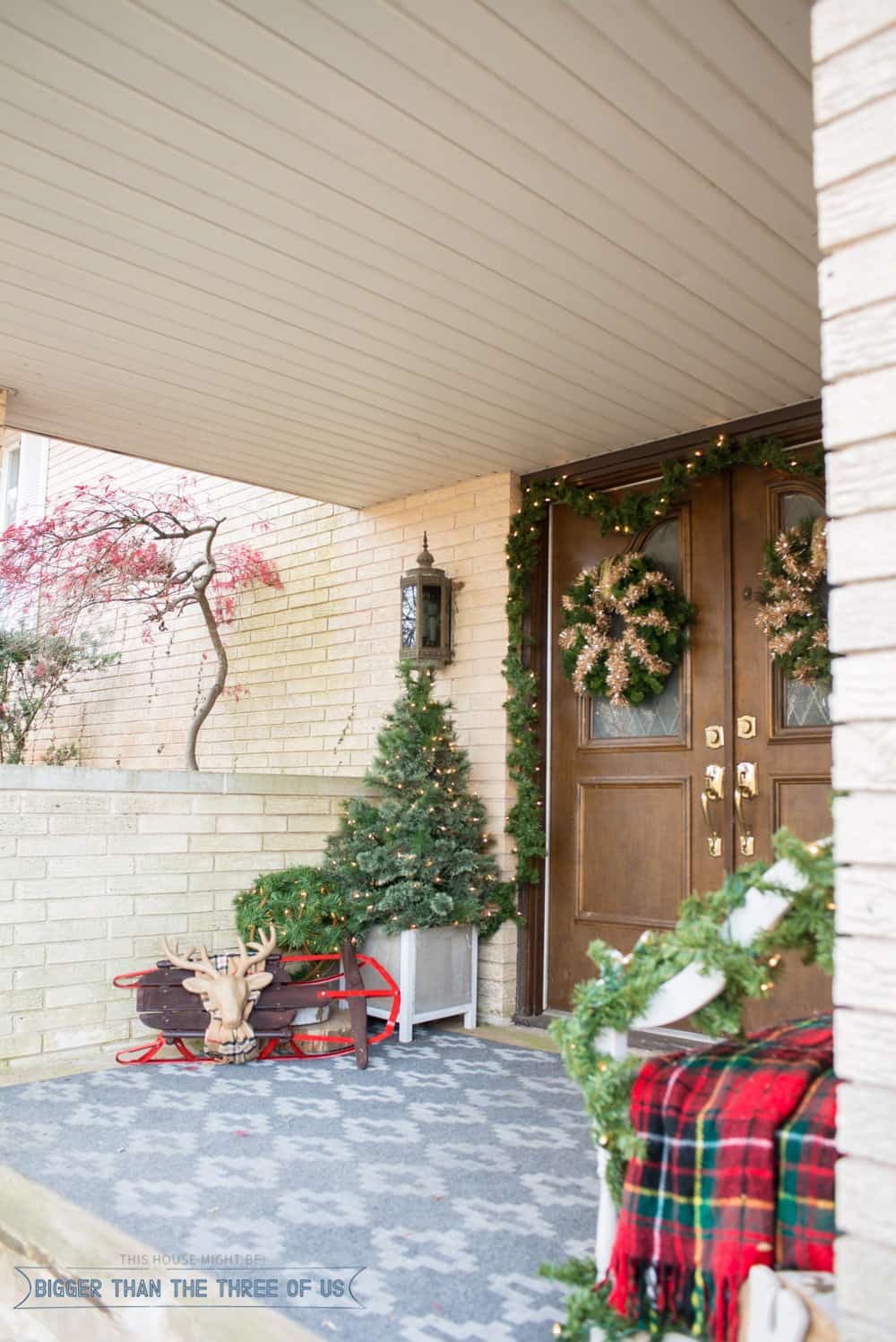 Get inspired to Decorate Your Front Porch for Christmas