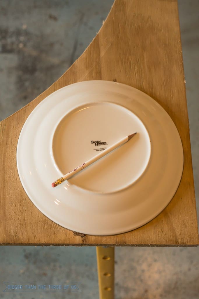 Use a dinner plate as the planter pot base size to trace your circle to cut out with a jigsaw. 