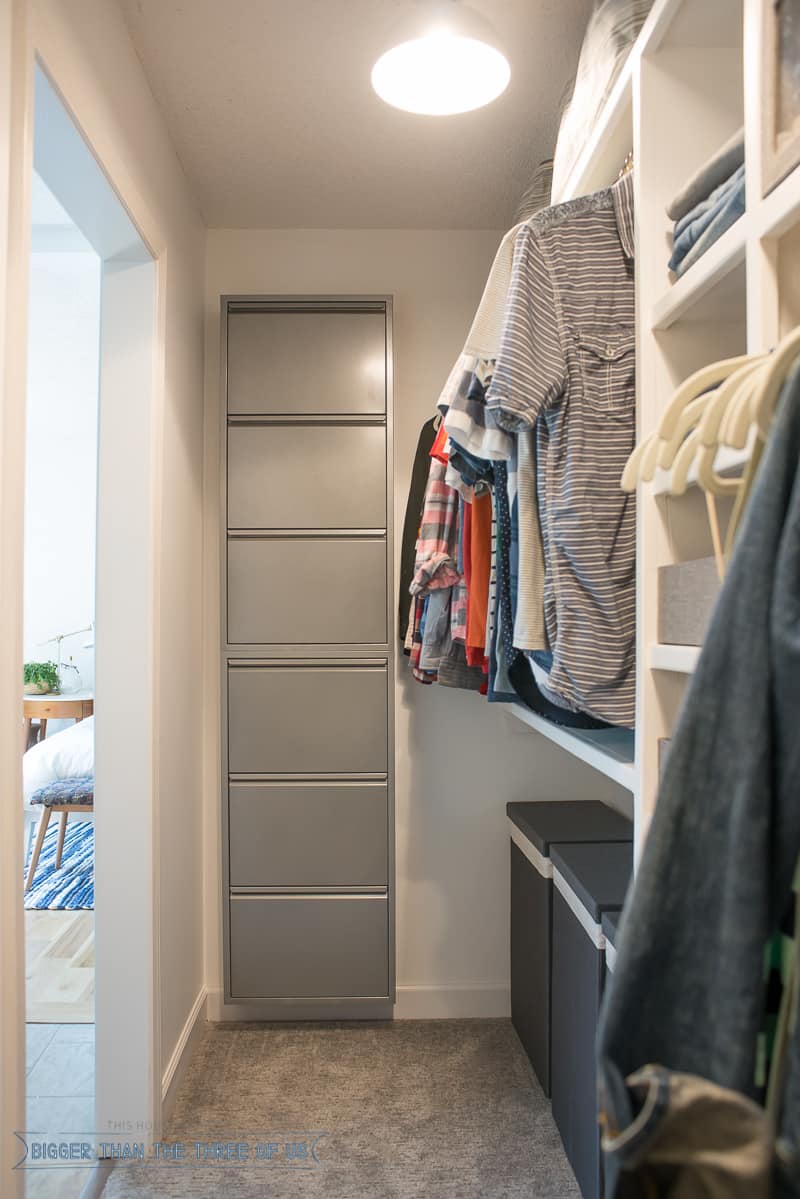 DIY Closet Makeover with lots of organization!