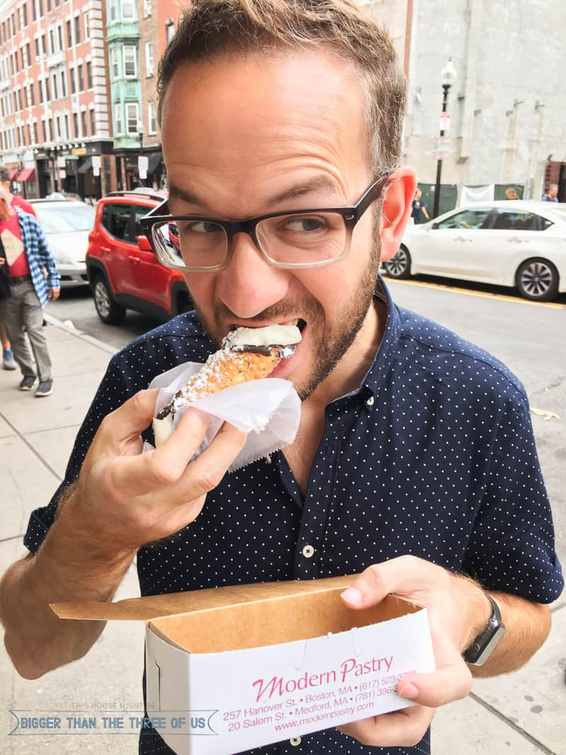 Cannolis at modern pastry : fun activity in Boston 