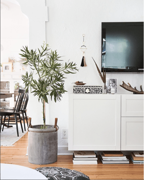 How to Style around a TV. TV Console Styling. #styling #howto