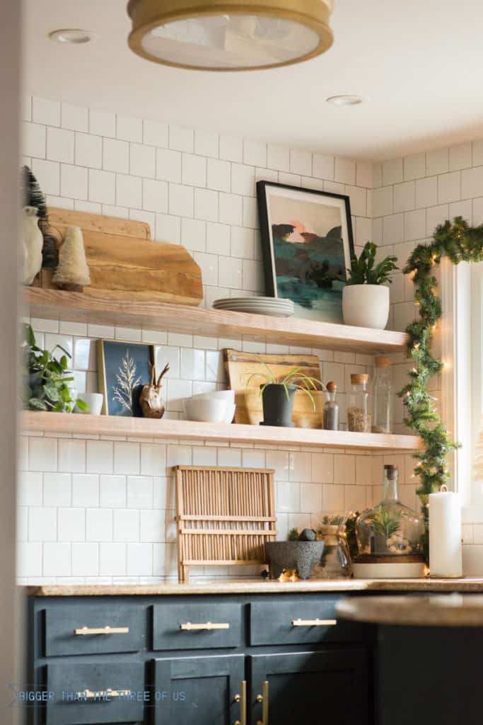 Holiday home tour in this kitchen including how to decorate kitchen shelves