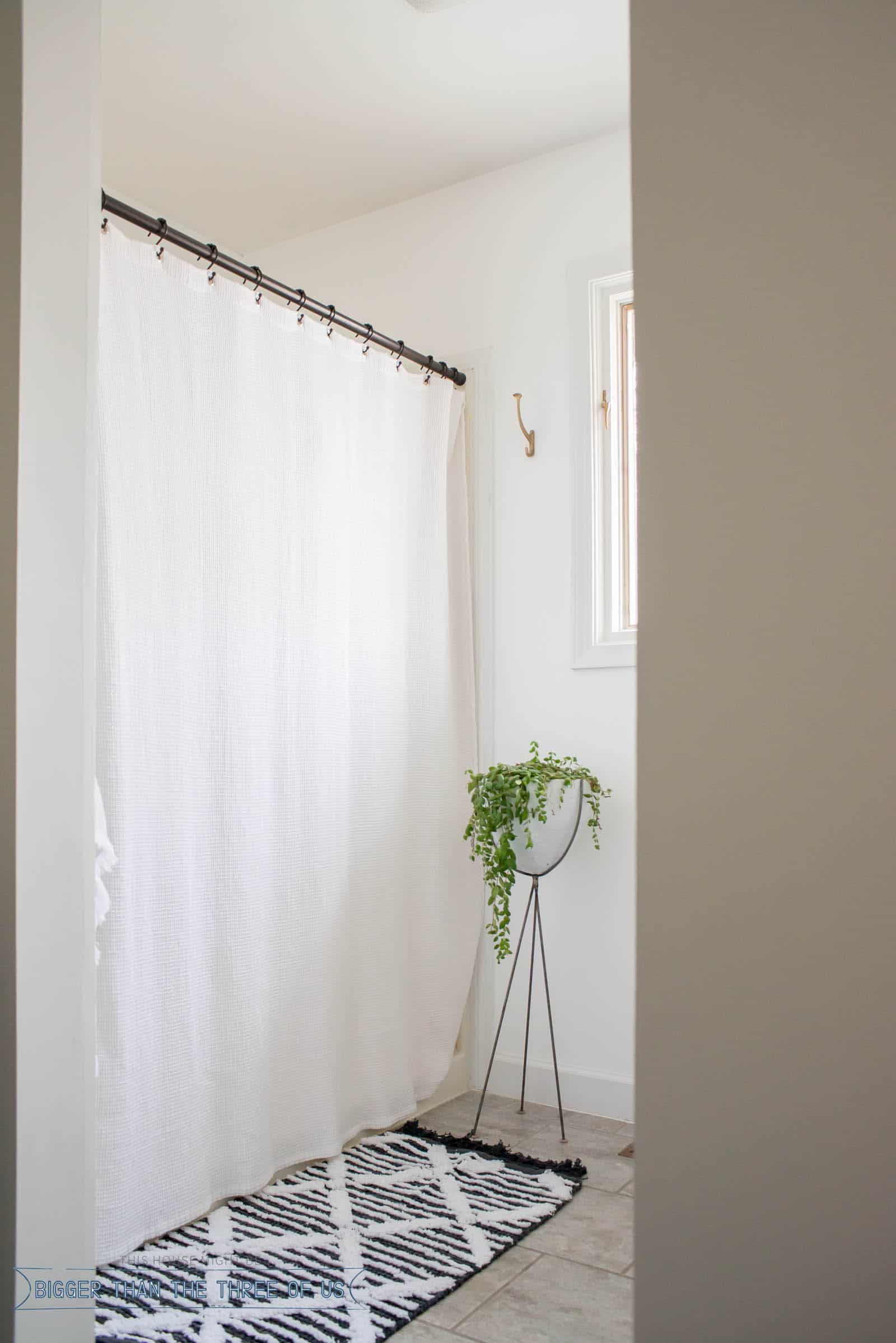 White Curtain in shower gives an airy vibe 