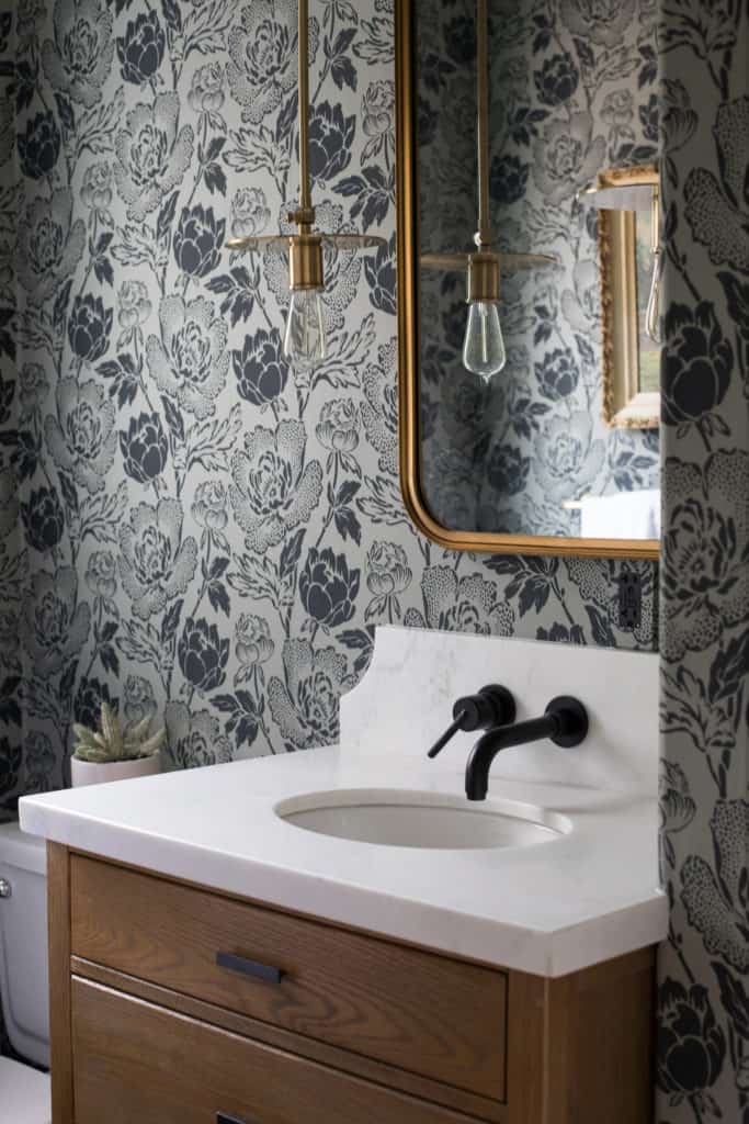 Wallpaper in a small bathroom | Home Decor Trends for 2018