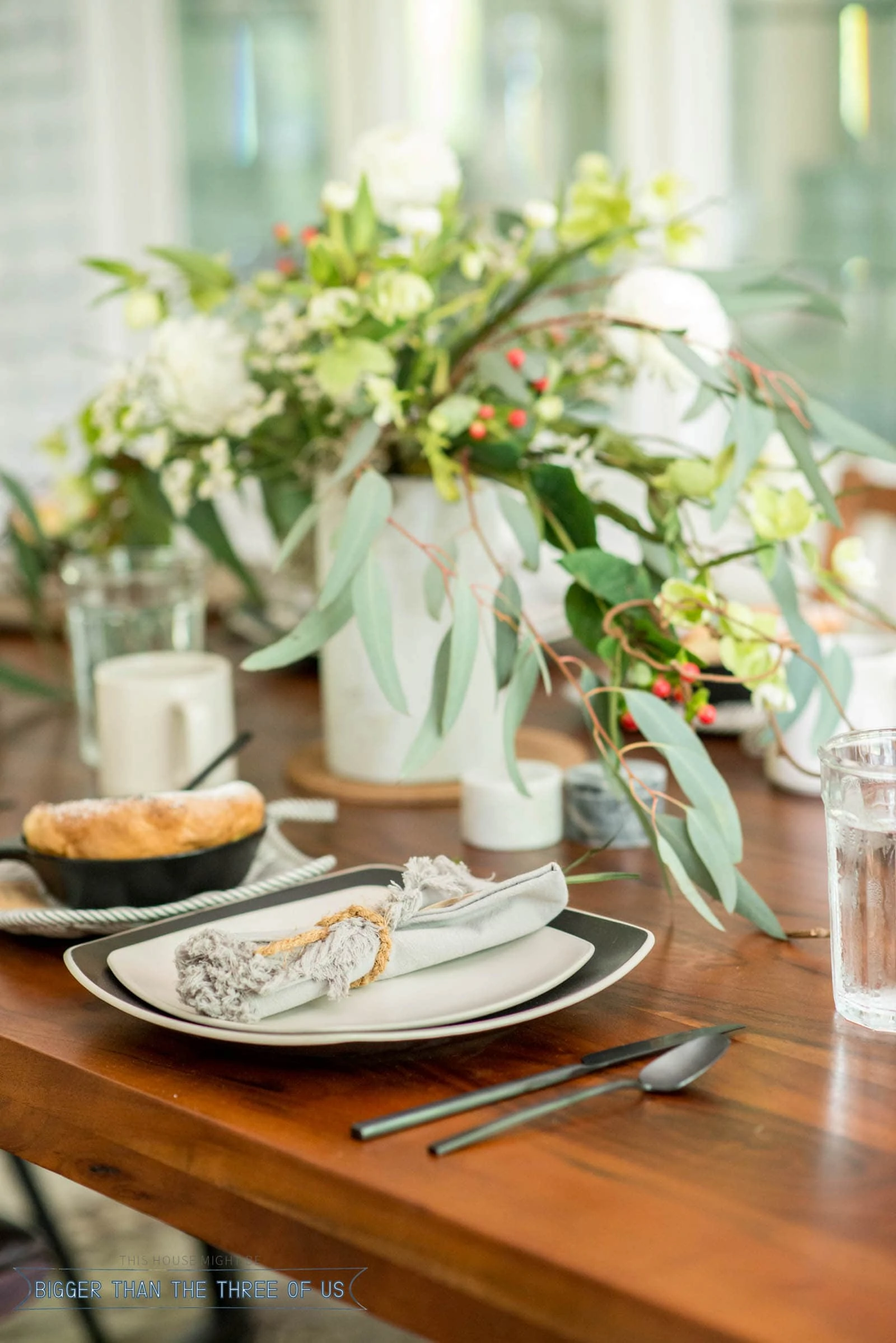 How to Set up a Modern Tablescape