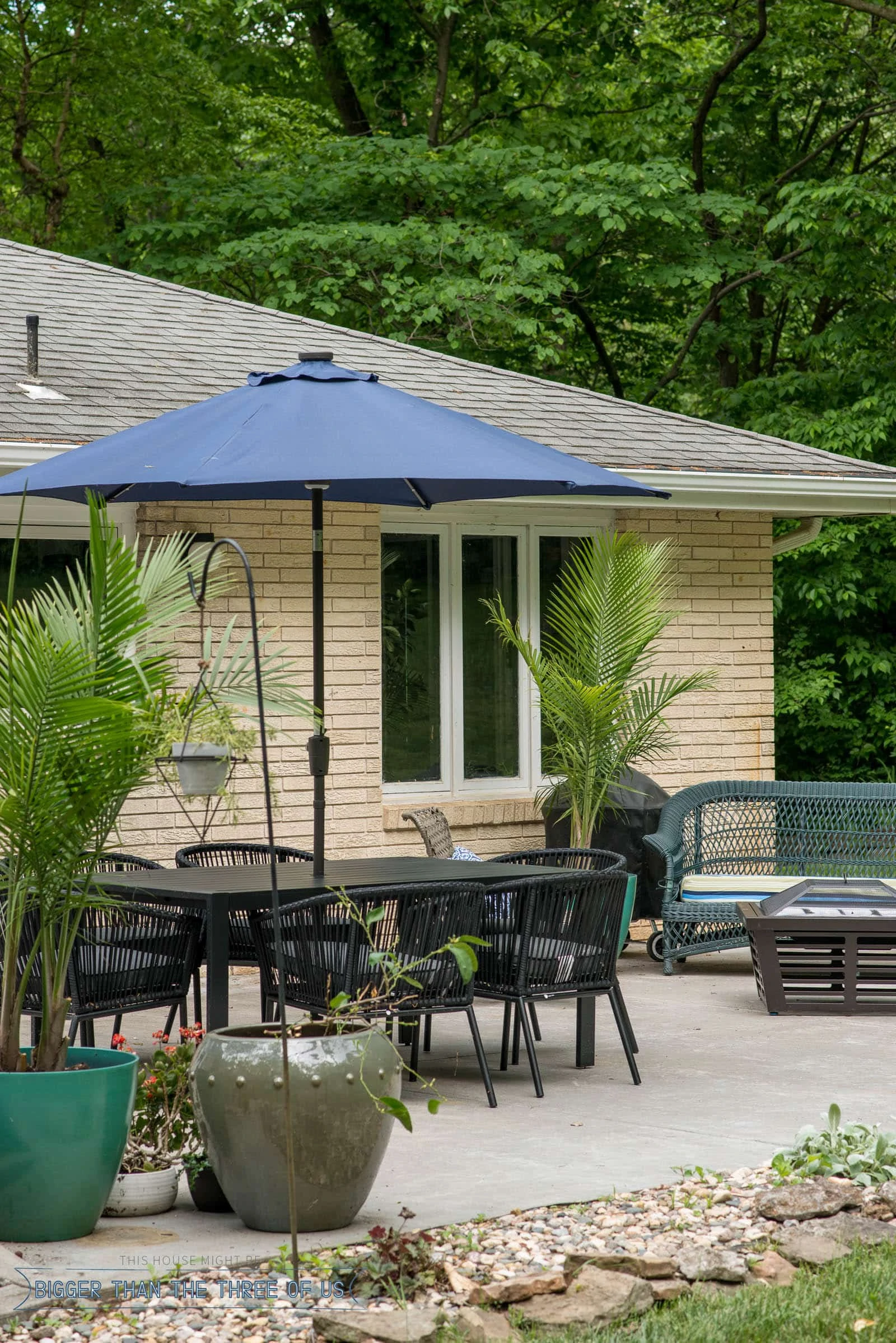 Blue and black back patio for summer