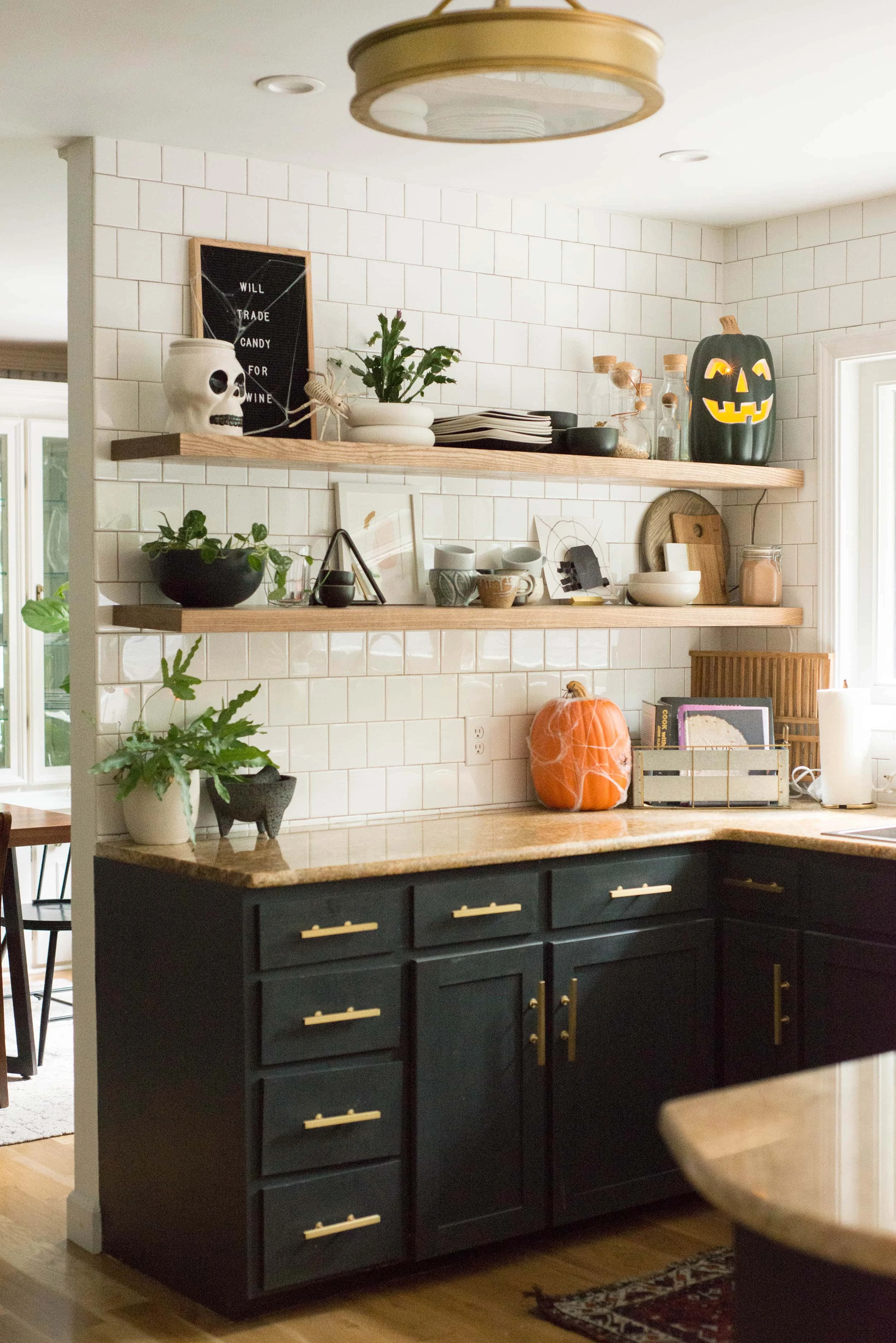 If you aren't a seasonal decorator but do want to decorate a tad for Halloween, then come on over. I'm sharing some Halloween Decor Ideas for home today. #halloweendecor #halloweendecorating