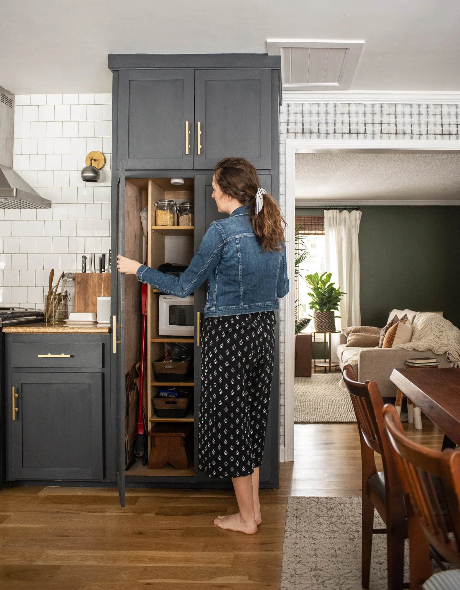 Women in front of pantry looking at a poster