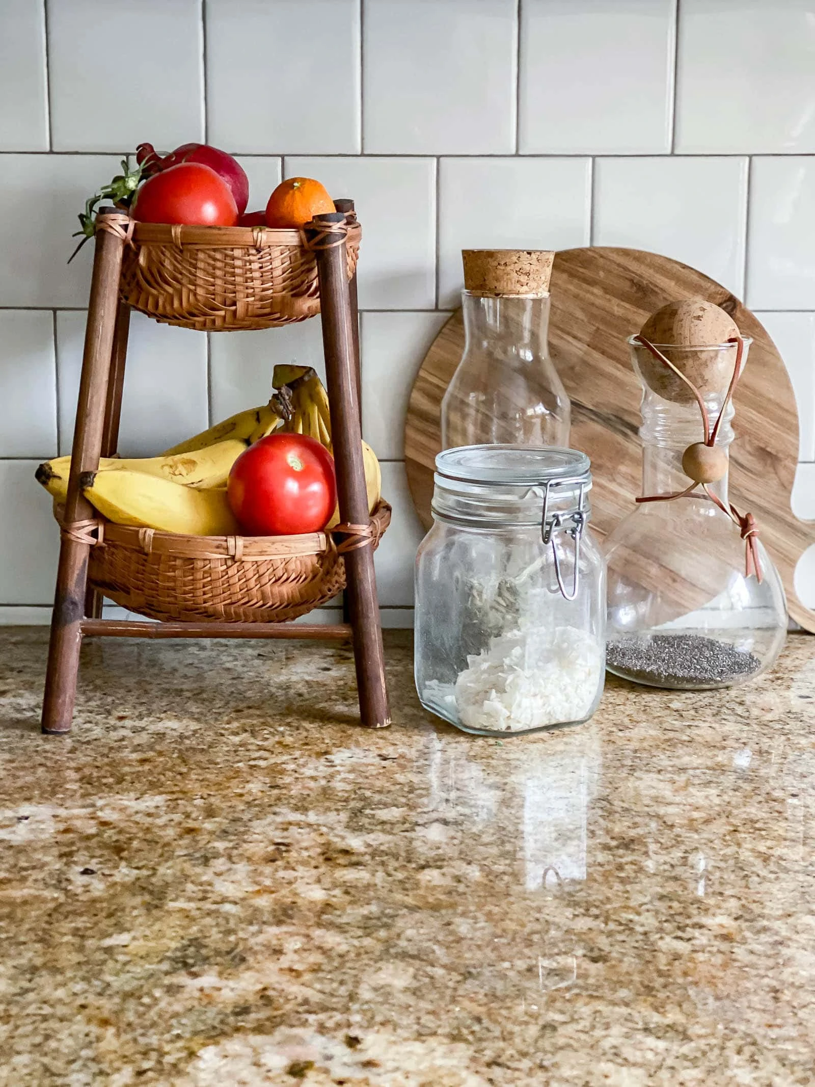 Vintage Home Decor : vintage fruit basket on kitchen counter