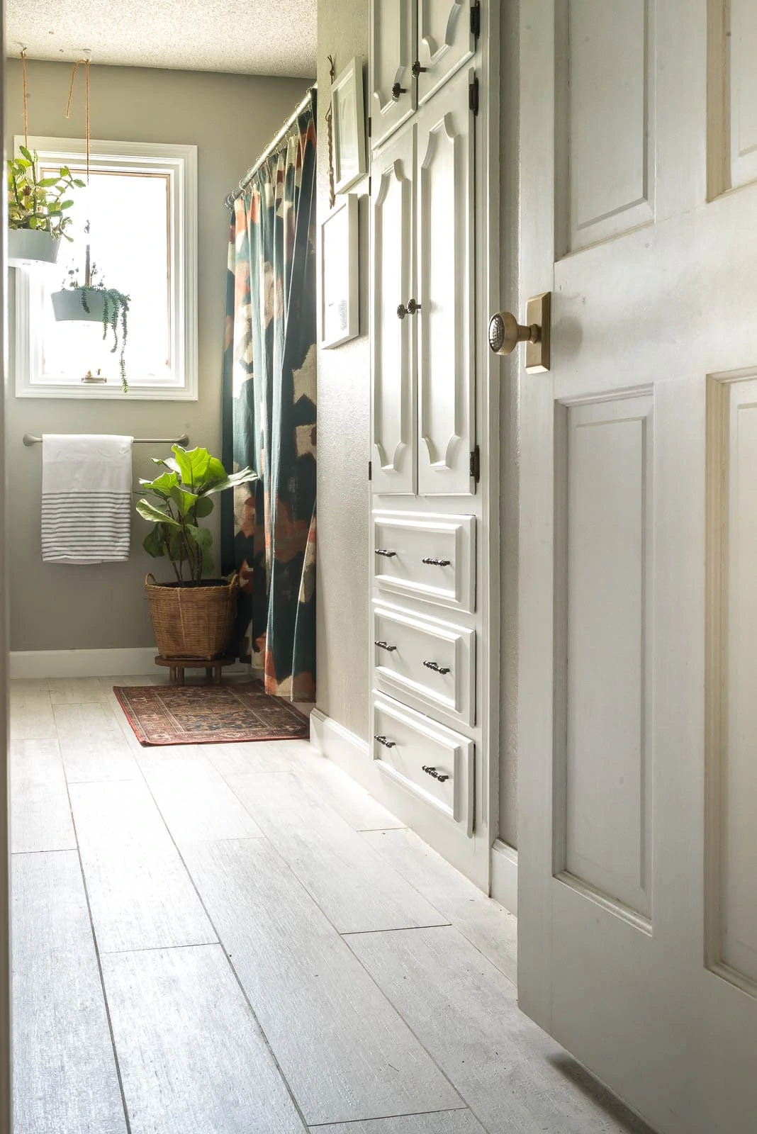 All about bathroom storage and organization 