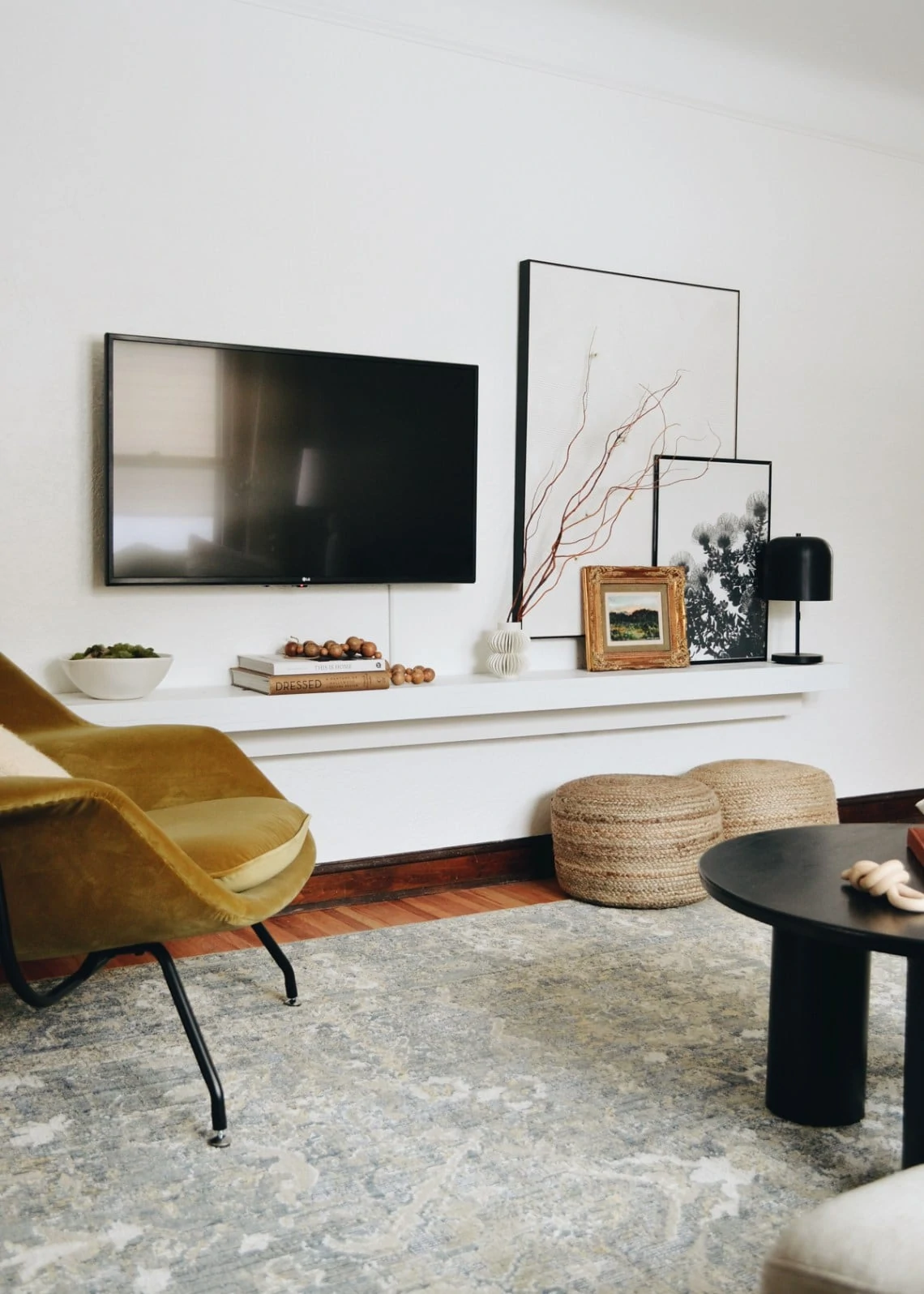 Shelf under wall mounted tv