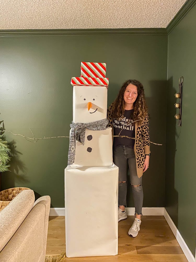 Christmas Snowman Gift Tower (Decoy Gift Wrapping Idea)