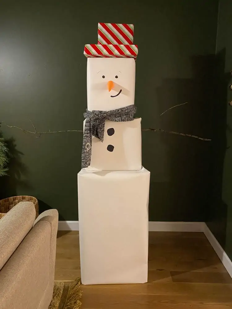 Christmas Present Tower : Make this snowman gift tower