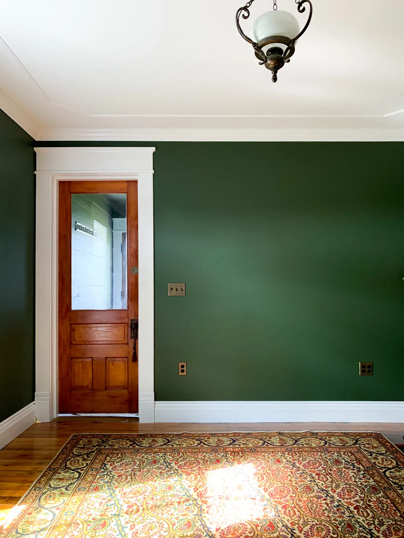 What Colors Go With Dark Green? Try These 10 Combos Apartment Therapy