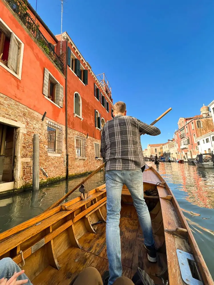 Traditional Venetian rowing class with Row Venice 