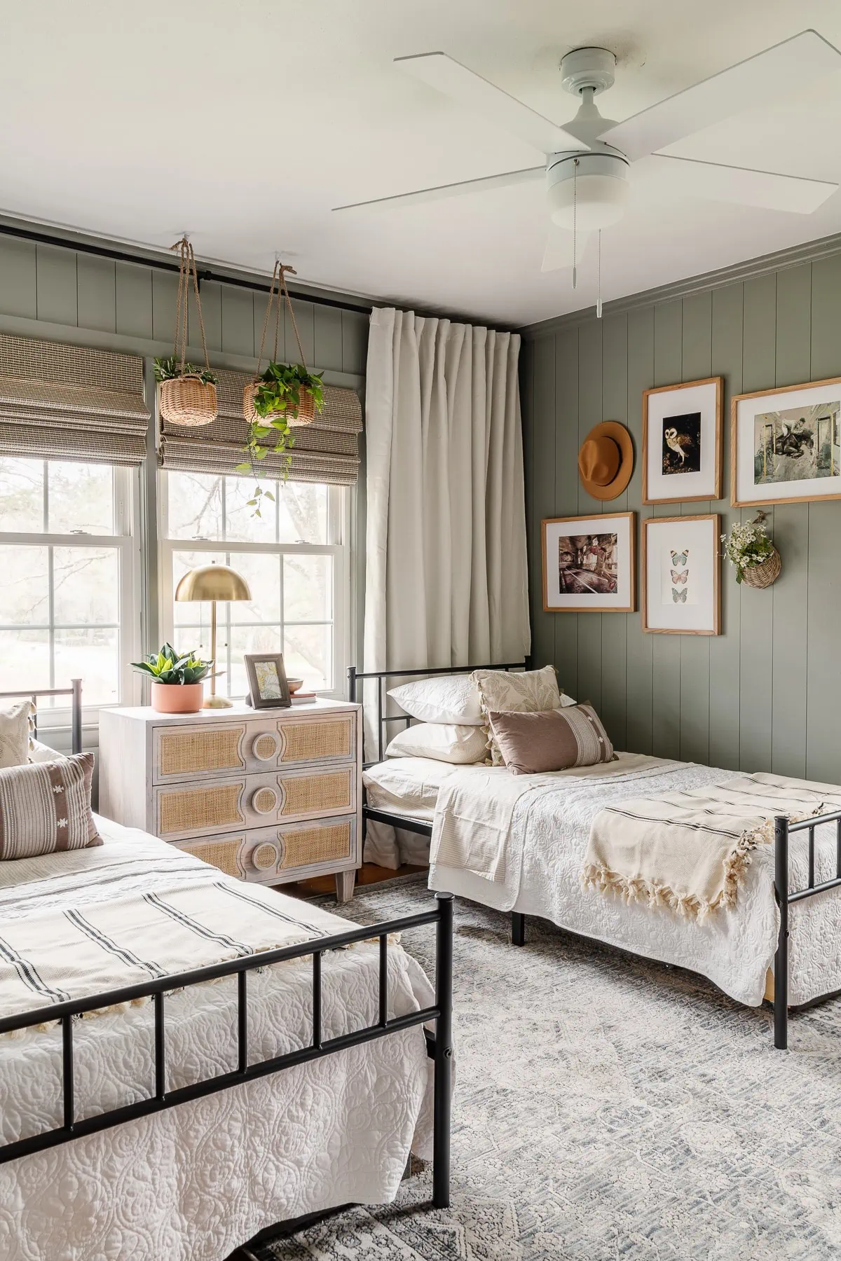When it comes to teenage girl bedroom ideas, colors play a crucial role. The color scheme you choose will set the tone for the entire room. A minimalist approach with a neutral color palette can create a calming atmosphere, while a colorful palette can add energy and vibrancy.