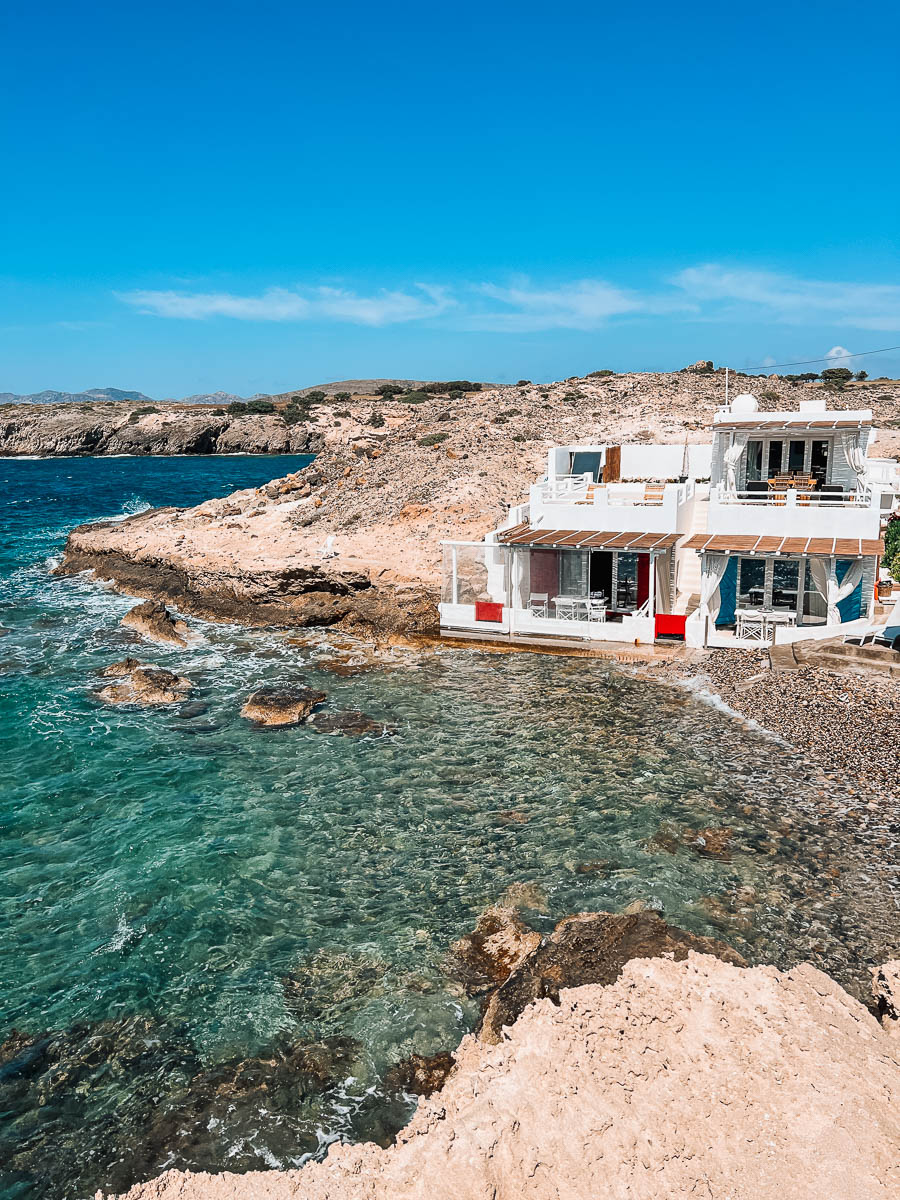 amazing renovated rental on Milos right on the water : Aqua House 