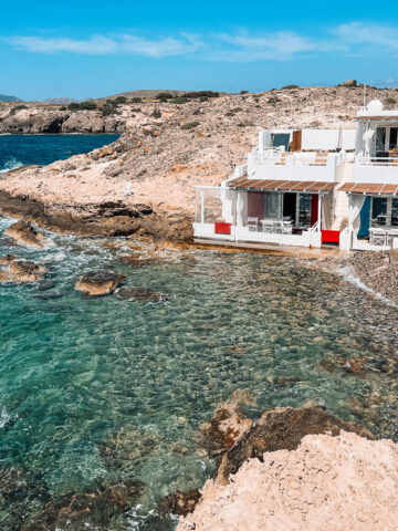 where to stay in Milos Greece