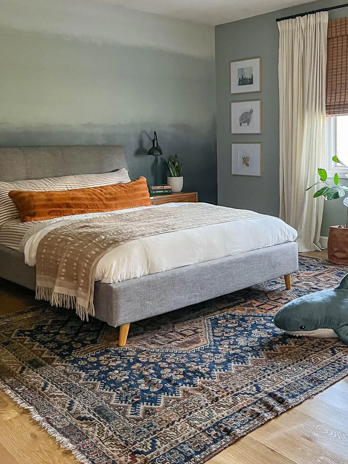 blue gray paint in teen bedroom