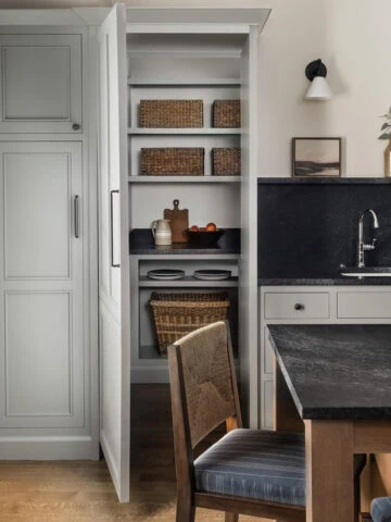 Hidden Pantry : Maximizing Storage in Your Kitchen