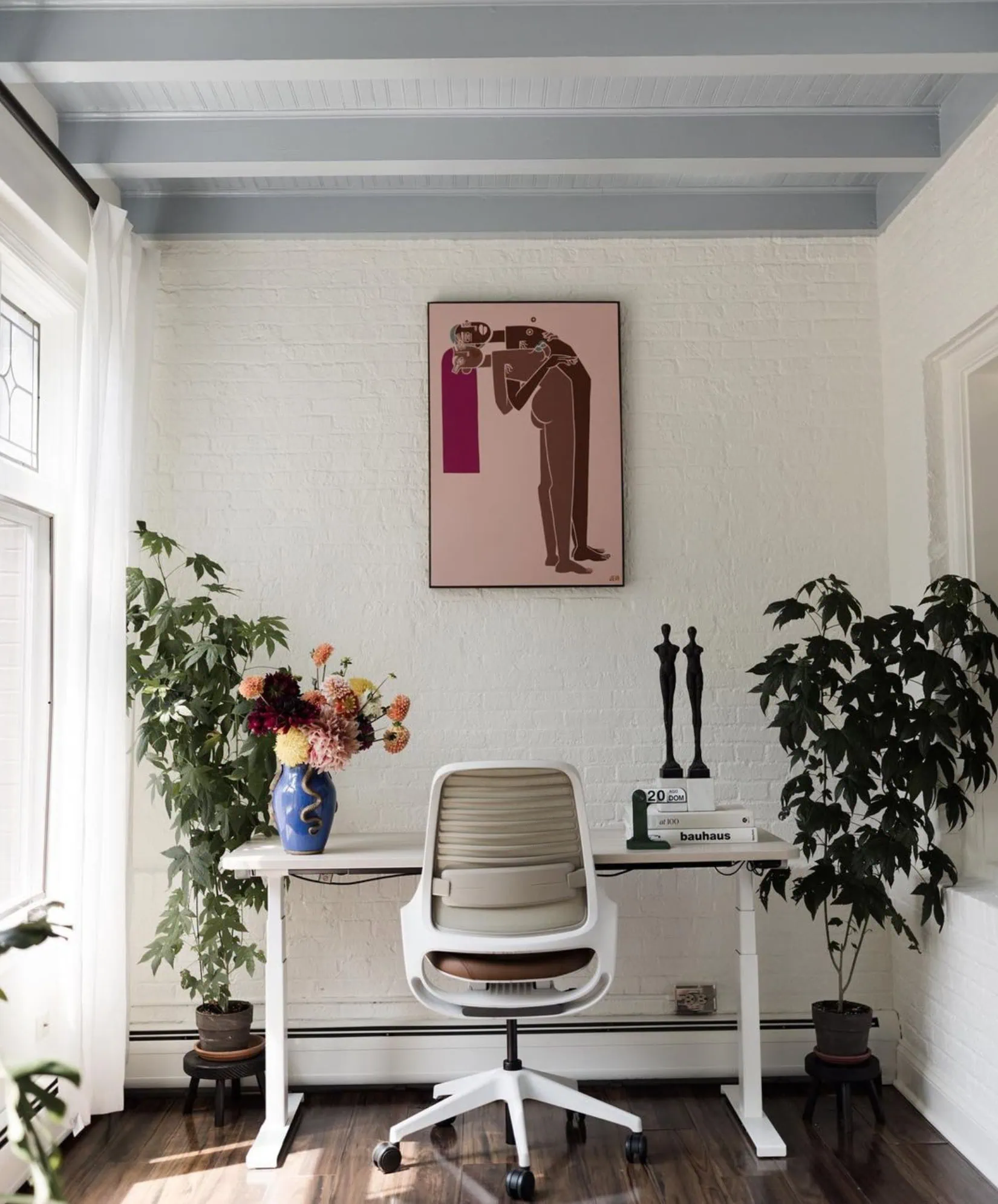 We often talk about the power of paint to transform walls, but what about that often-neglected "fifth wall" – the ceiling? I've long been a believer in the magic of a colored ceiling, and today, I'm thrilled to share a collection of rooms that prove just how impactful this design choice can be. Prepare to look up and be inspired!